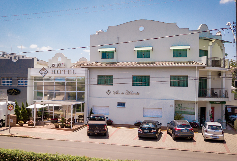 O Villa de Holanda é a mais nova opção de hospedagem de Holambra.
Instalado na área central da cidade, o hotel foi planejado cuidadosamente para oferecer conforto, tranqüilidade e serviços, como a conexão gratuita à internet.